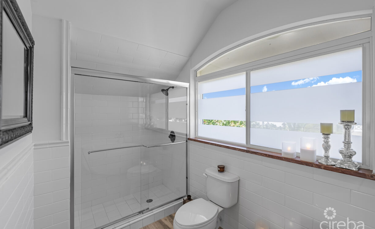HARBOUR POINT OCEANFRONT 3 BED PLUS OFFICE