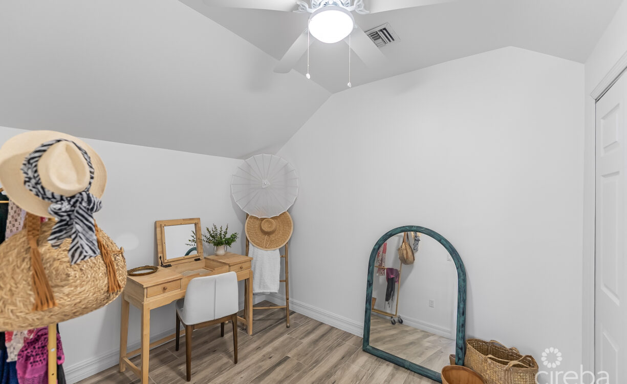 HARBOUR POINT OCEANFRONT 3 BED PLUS OFFICE
