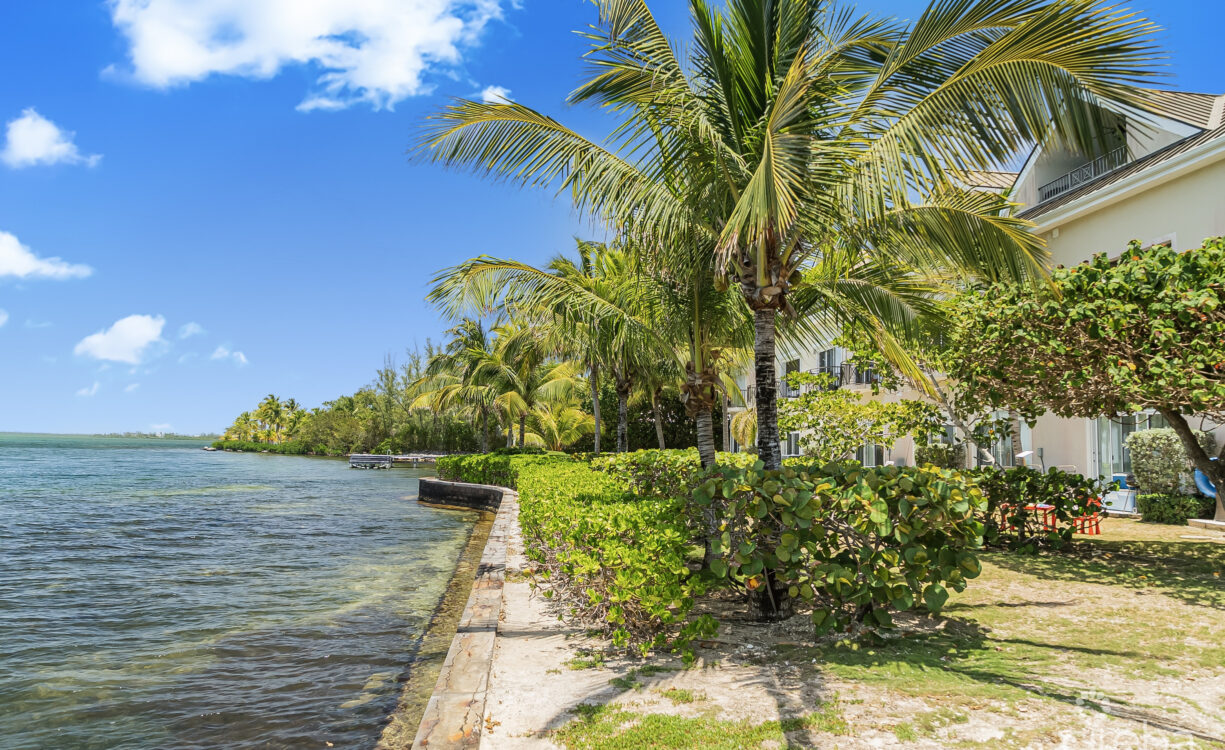 HARBOUR POINT OCEANFRONT 3 BED PLUS OFFICE