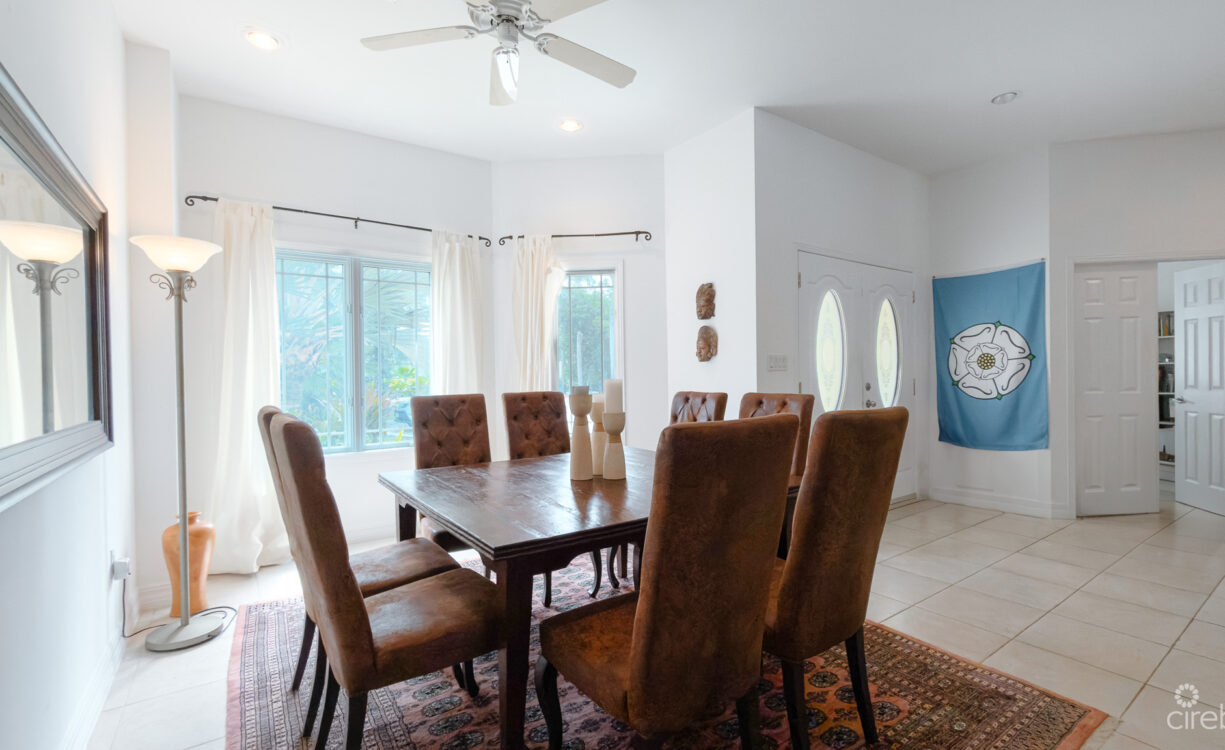 CANAL FRONT HOME 3 BED PROSPECT