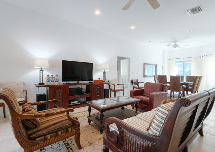 CANAL FRONT HOME 3 BED PROSPECT