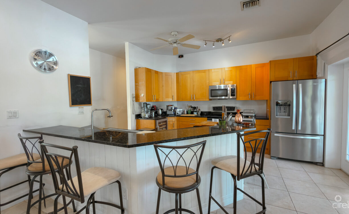 CANAL FRONT HOME 3 BED PROSPECT