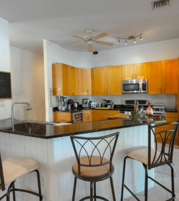 CANAL FRONT HOME 3 BED PROSPECT