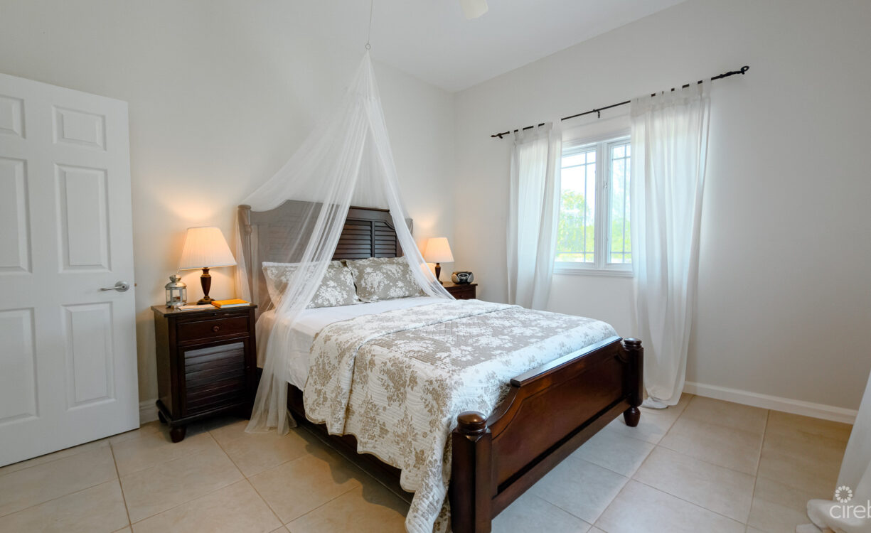 CANAL FRONT HOME 3 BED PROSPECT