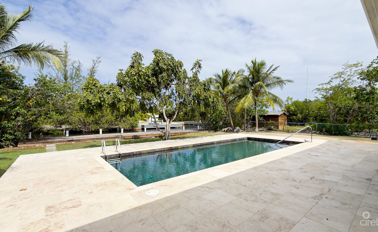CANAL FRONT HOME 3 BED PROSPECT