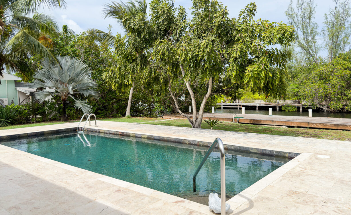 CANAL FRONT HOME 3 BED PROSPECT
