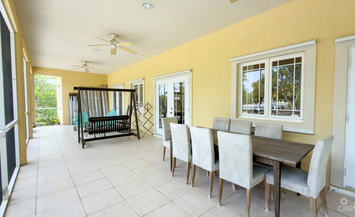 CANAL FRONT HOME 3 BED PROSPECT