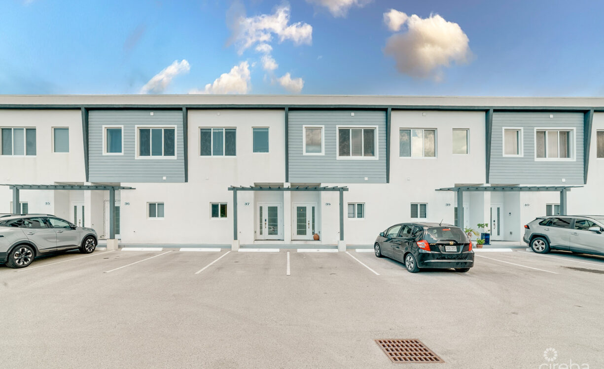 MANTRAS 2 BEDROOM TOWNHOME SOUTH SOUND