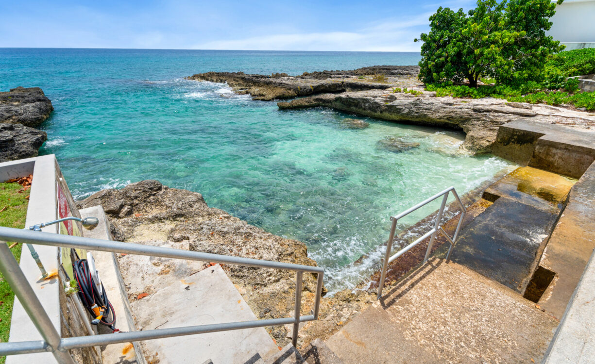 CARIBBEAN COURTS 8B, OCEANFRONT CONDO