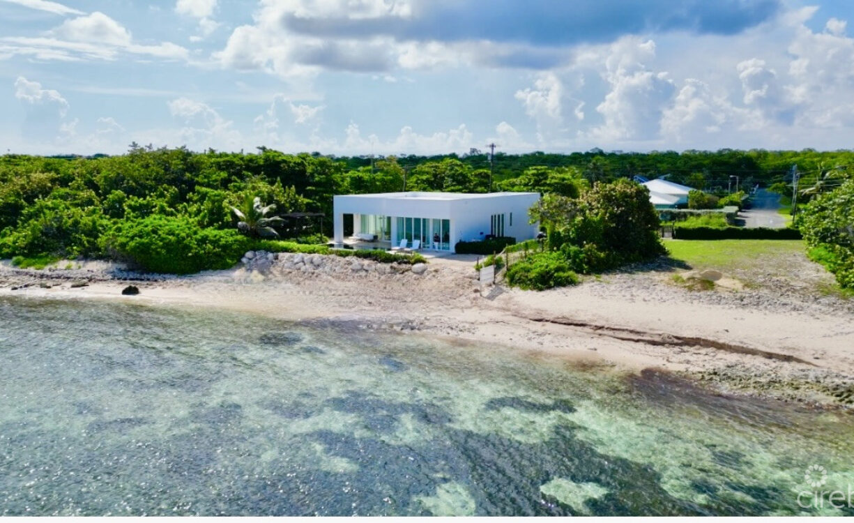 SEASIDE HIDEAWAY - FULLY RENOVATED BEACHFRONT GEM