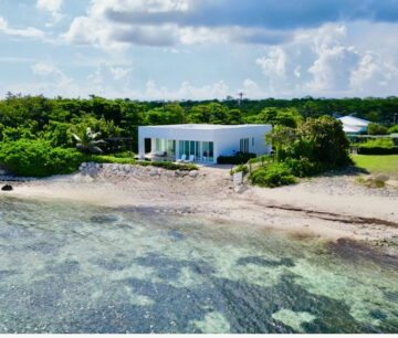 SEASIDE HIDEAWAY - FULLY RENOVATED BEACHFRONT GEM