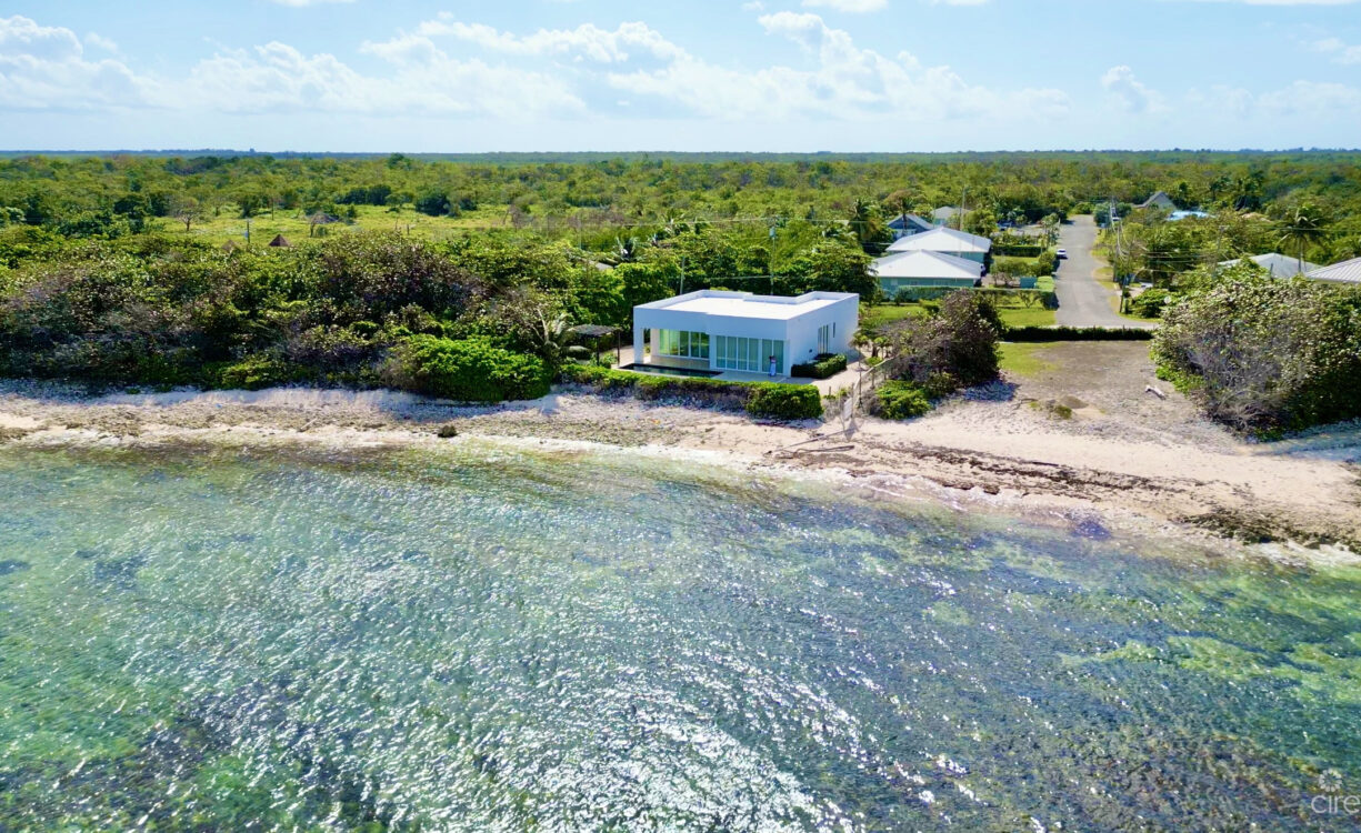 SEASIDE HIDEAWAY - FULLY RENOVATED BEACHFRONT GEM