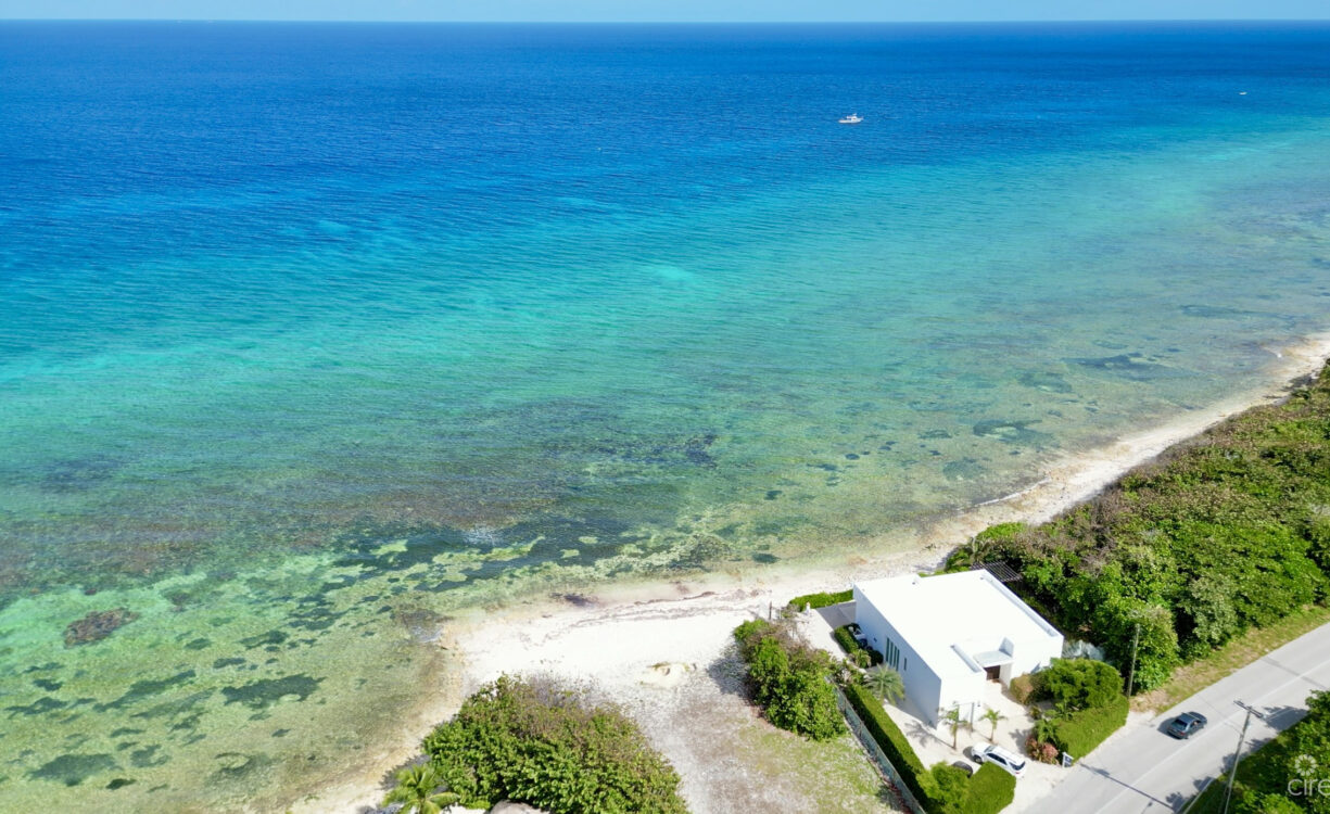 SEASIDE HIDEAWAY - FULLY RENOVATED BEACHFRONT GEM