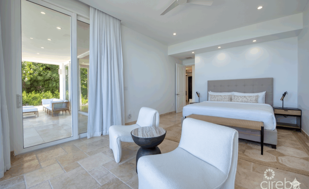 SEASIDE HIDEAWAY - FULLY RENOVATED BEACHFRONT GEM