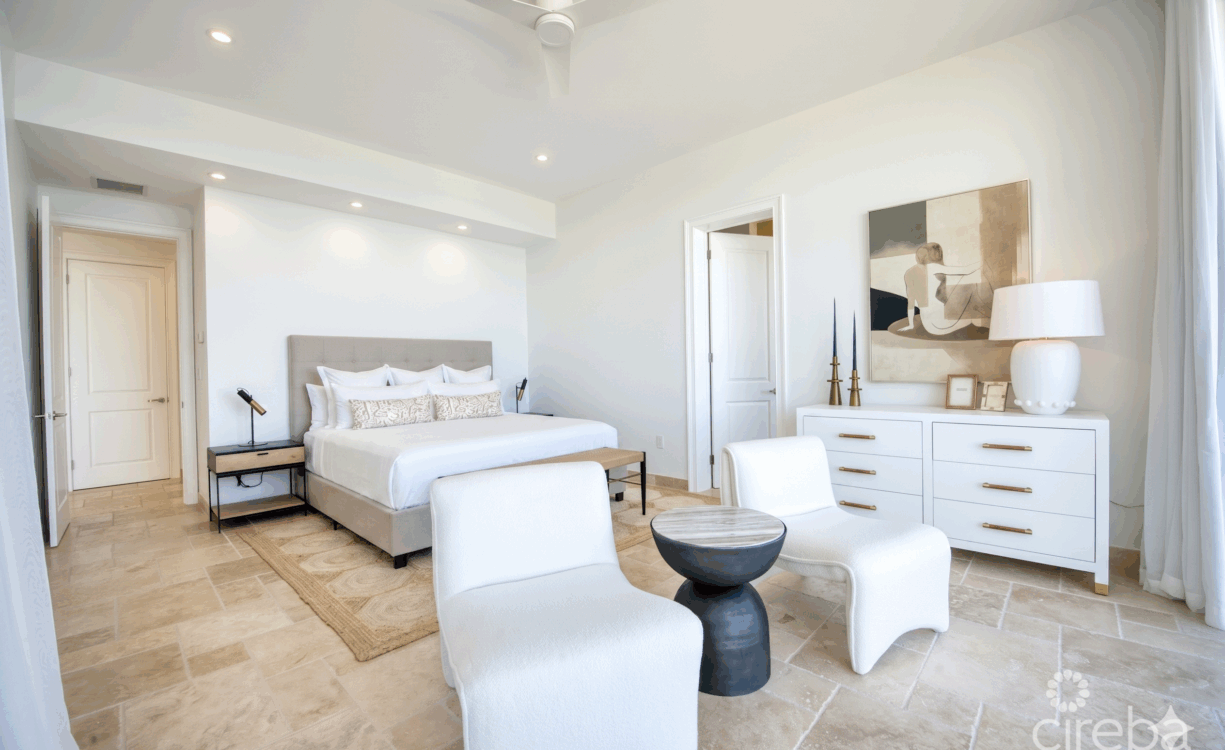 SEASIDE HIDEAWAY - FULLY RENOVATED BEACHFRONT GEM