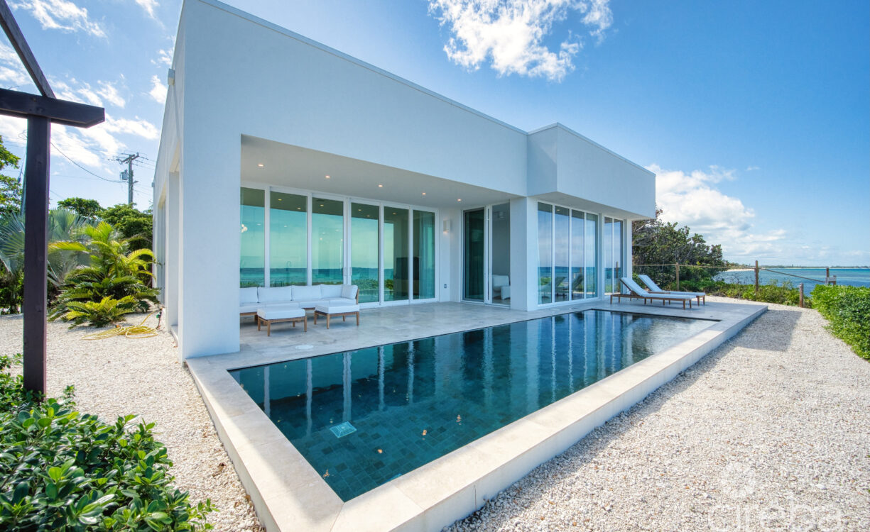 SEASIDE HIDEAWAY - FULLY RENOVATED BEACHFRONT GEM