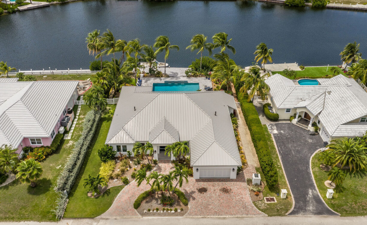 COCONUT COVE, THE SHORES FAMILY HOME