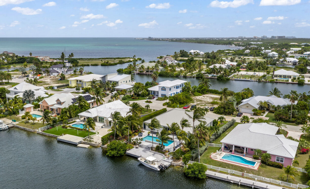 COCONUT COVE, THE SHORES FAMILY HOME