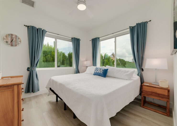 SUNSET POINT - BEAUTIFULLY UPGRADED 3 BED WITH PANORAMIC OCEAN VIEWS